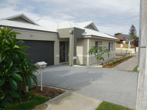 Frangipani Villa Innaloo - Tourism Hervey Bay 2