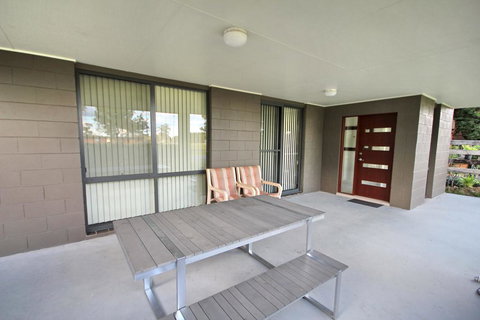 FRASERS COTTAGE- 23 Castle St Laurieton - Hervey Bay Accommodation 2