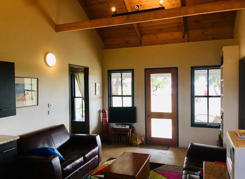 French Island Cottage - Hervey Bay Accommodation 3