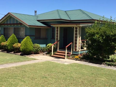 FROGGIES HOLIDAY HOUSE - Tourism Hervey Bay 0