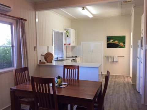 FROGGIES HOLIDAY HOUSE - Tourism Hervey Bay 3