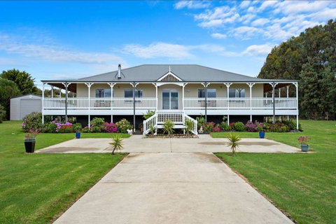 GALBRAITH BEACH STUDIO 2 - Tourism Hervey Bay 1