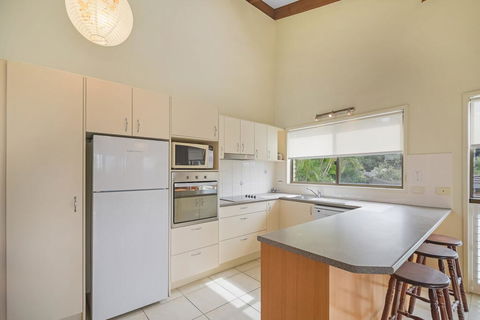 Galleries 3 - 3/28 Peregian Esplanade - Hervey Bay Accommodation 1