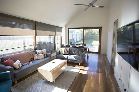 GALWAY COTTAGE - Tourism Hervey Bay 0