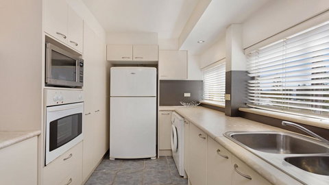 Garden Apartment @ Forster Tower - Hervey Bay Accommodation 3