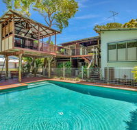 Gecko's Rest - Rainbow Shores Executive Beach House Pet Friendly Pool Wi-fi - Tourism Hervey Bay