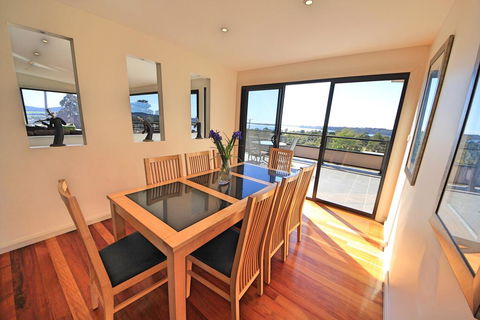 Georges Bay Luxury - Hervey Bay Accommodation 2