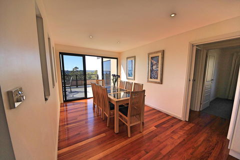 Georges Bay Luxury - Hervey Bay Accommodation 3