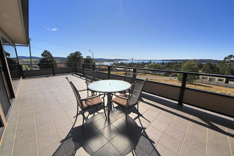 Georges Bay Luxury - Hervey Bay Accommodation 1