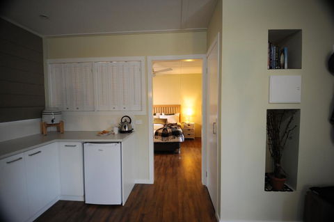 Gisborne Peak Winery Cottages - Hervey Bay Accommodation 1