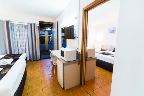 Gladstone Motel - Hervey Bay Accommodation 1