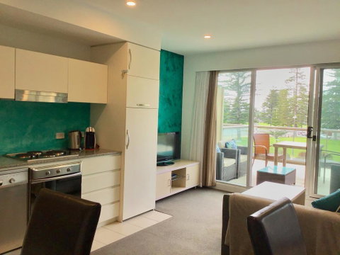 Glenelg Sunset Beach Apartment - Hervey Bay Accommodation 2