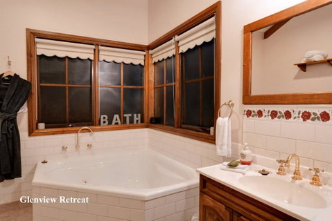 Glenview Retreat Luxury Accommodation - Hervey Bay Accommodation 2