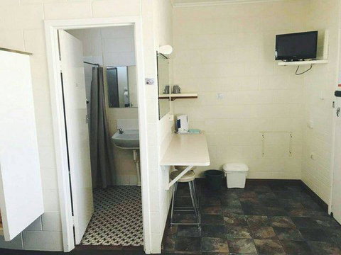 Glossop Motel - Hervey Bay Accommodation 1