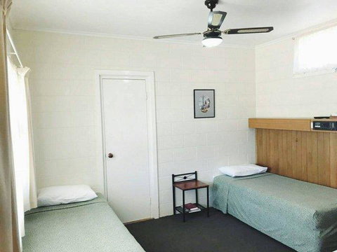 Glossop Motel - Hervey Bay Accommodation 0