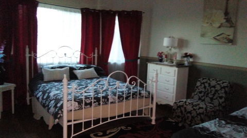 GOLDEN LACE B&B - Hervey Bay Accommodation 1
