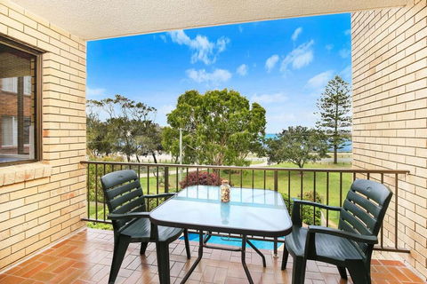 Golden Shores U7, 21 Landsborough Parade - Hervey Bay Accommodation 1