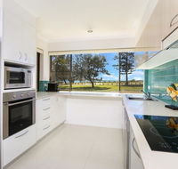 Golden Shores Unit 1 21 Landsborough Parade - Hervey Bay Accommodation