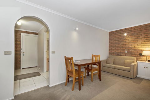 Golden Square Motor Inn - Hervey Bay Accommodation 2
