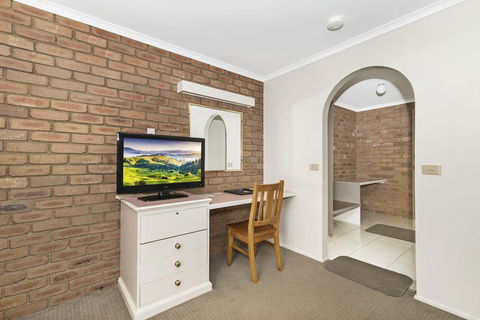 Golden Square Motor Inn - Hervey Bay Accommodation 1