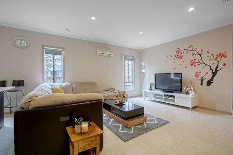 Gorgeous 4BR Home In Point Cook - Hervey Bay Accommodation 0