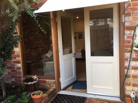 Gorgeous Studio 2 Minutes From The Heart Of Subiaco - Hervey Bay Accommodation 2