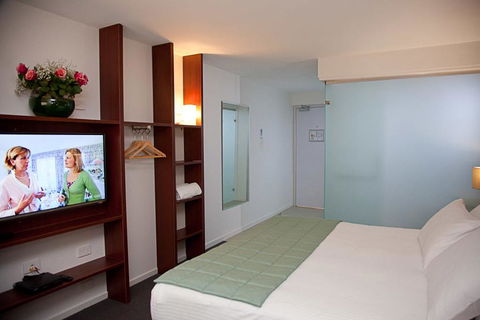 Grand Hotel And Studios - Tourism Hervey Bay 1