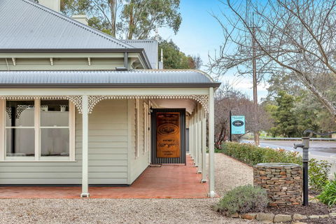 Grandview Accommodation - The Flaxley Apartments - Tourism Hervey Bay 1