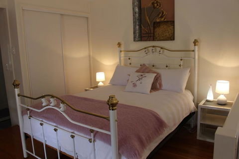Granite Gardens Cottages & Lake Retreat - Hervey Bay Accommodation 1