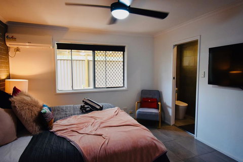 Grey Brick Apartment - Hervey Bay Accommodation 3