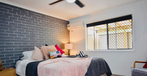 Grey Brick Apartment - Hervey Bay Accommodation 0