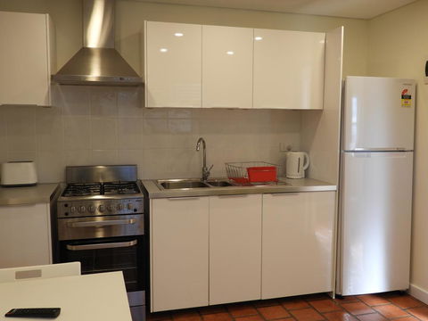 Guesthouse With Pool & BBQ - 10 Kms From CBD - Hervey Bay Accommodation 1