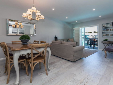 Hamptons Retreat @ Unit 259A Pacific Blue - Hervey Bay Accommodation 0