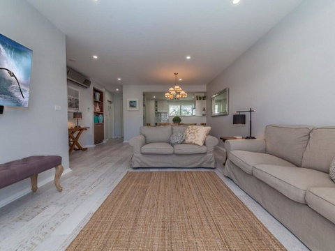 Hamptons Retreat @ Unit 259A Pacific Blue - Hervey Bay Accommodation 3