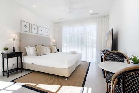Hamptons Style 2 Bedroom Executive Luxury Apartment - Hervey Bay Accommodation 1