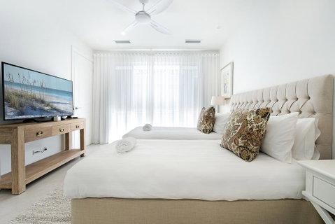 Hamptons Style 2 Bedroom Executive Luxury Apartment - Hervey Bay Accommodation 0