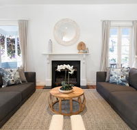 Hamptons Style Family Home 5 Minutes From Beach - Hervey Bay Accommodation