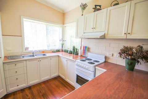 Harrietville Cottage - Hervey Bay Accommodation 2