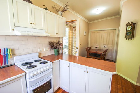 Harrietville Cottage - Hervey Bay Accommodation 3