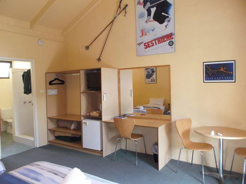 Harrietville Hotel Motel - Tourism Hervey Bay 1