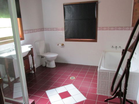 Henry's Cottage - Hervey Bay Accommodation 2
