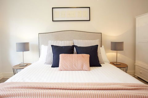 Heritage Home Metres From Manly Beaches And Dining - Tourism Hervey Bay 3