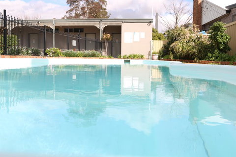 Hermitage Motel - Hervey Bay Accommodation 0