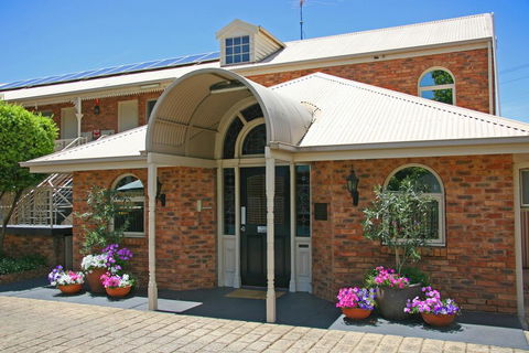 Hermitage Motor Inn - Hervey Bay Accommodation 1