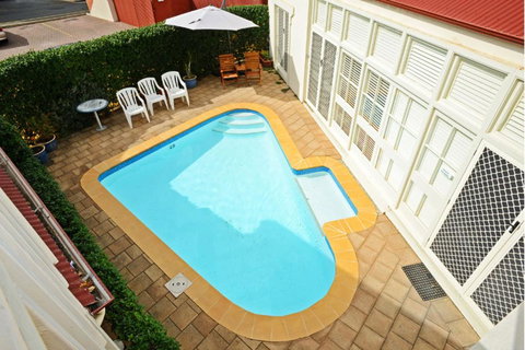 Hi 5 Luxury Holiday Apartments - Hervey Bay Accommodation 0