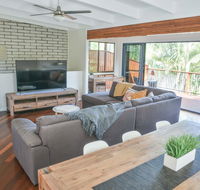 Hideaway At Hodgens Walk to Beach Happy Valley and Bulcock St With Backyard - Hervey Bay Accommodation