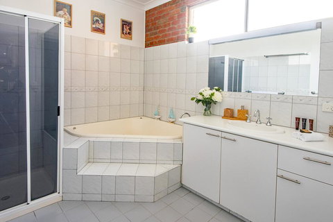 High Tide Five Star Appartment - Hervey Bay Accommodation 2