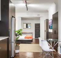 High-End Studio Near Parks Theatres and Dining - Hervey Bay Accommodation