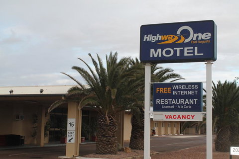 Highway One Motel - Hervey Bay Accommodation 3