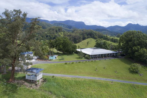Hillcrest Mountain View Retreat - Hervey Bay Accommodation 0